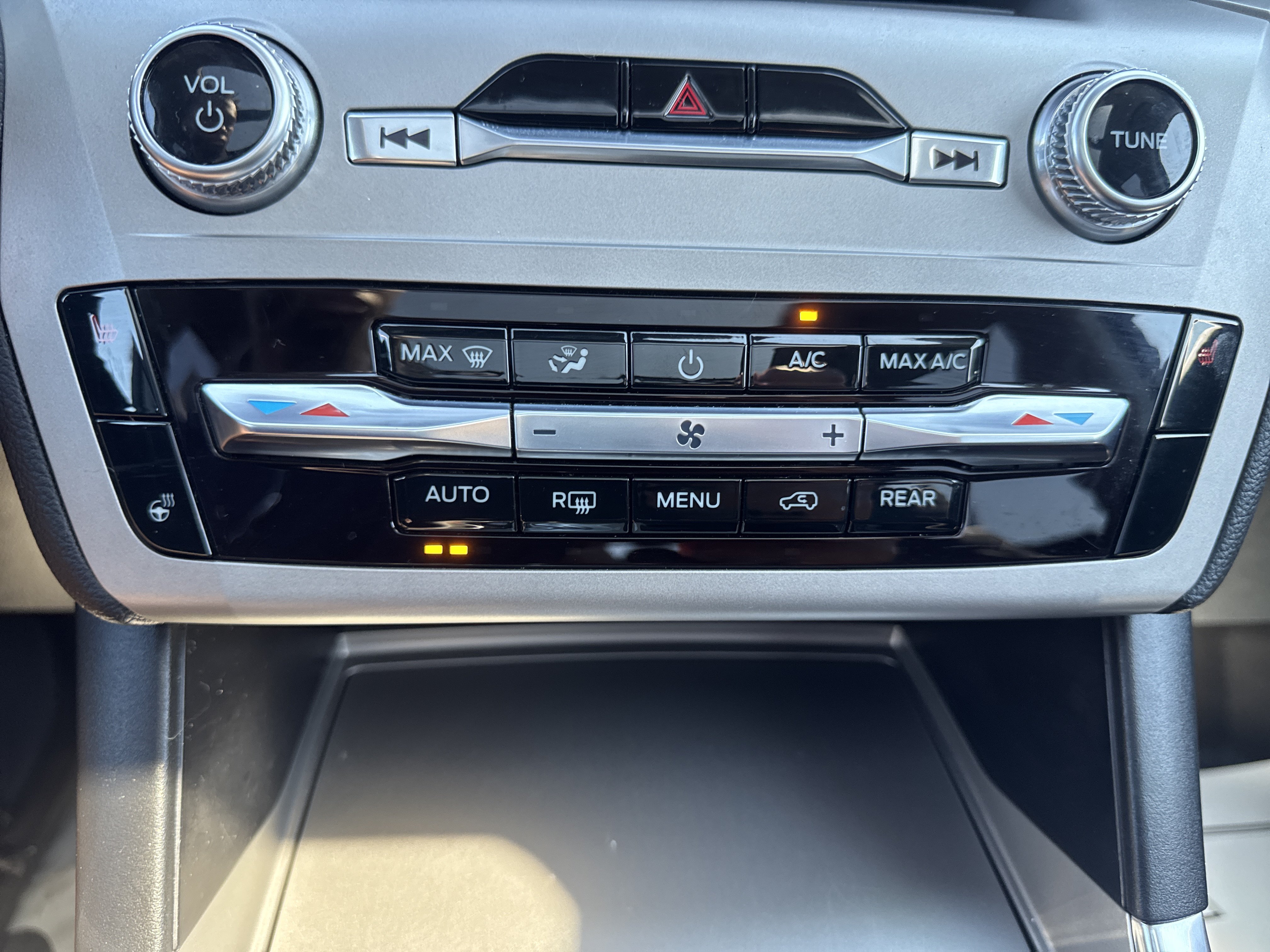 Used 2022 Ford Explorer XLT w/ Equipment Group 202A AWD/4WD image 29