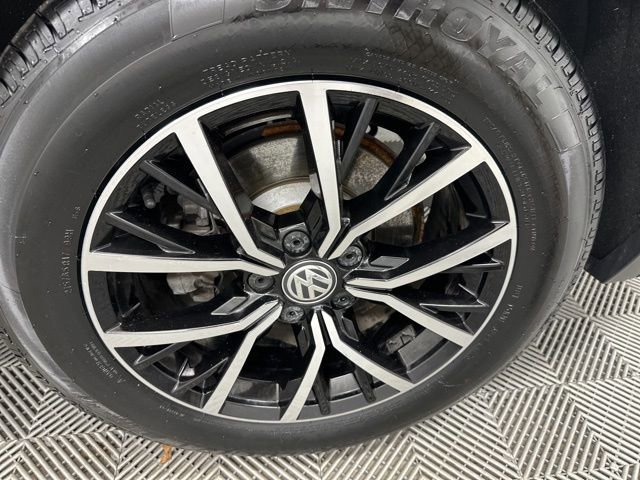 Used 2021 Volkswagen Tiguan SE image 8