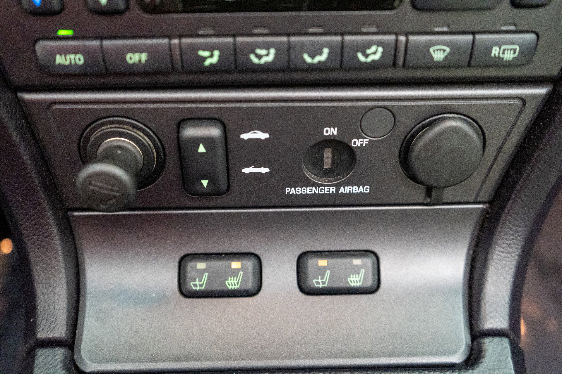 Used 2003 Ford Thunderbird image 28