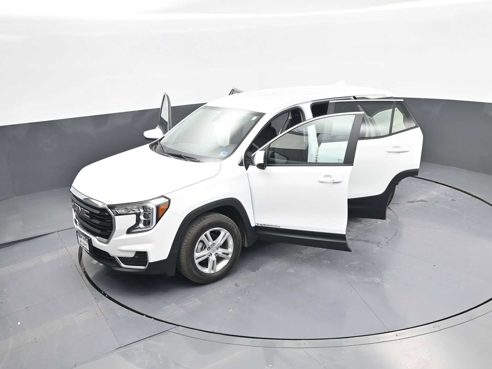 Used 2024 GMC Terrain SLE AWD/4WD image 44