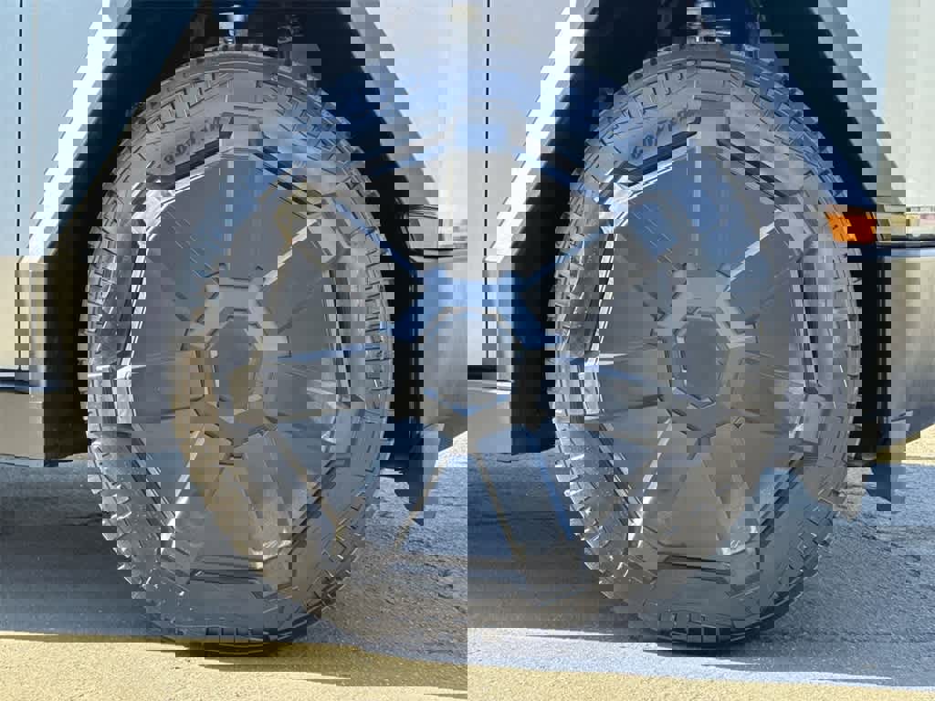 Used 2024 Tesla Cybertruck AWD Crew Cab image 44