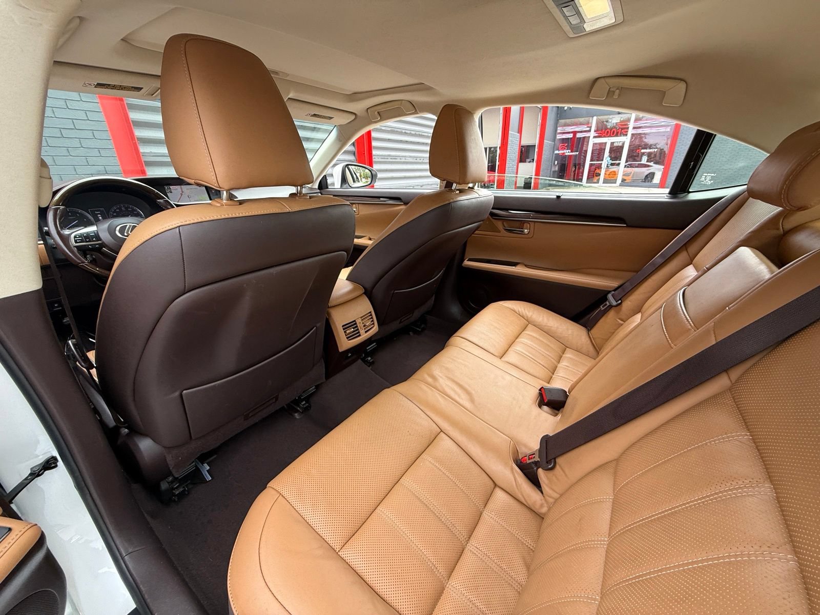 Used 2016 Lexus ES 300h w/ Ultra Luxury Package FWD image 21