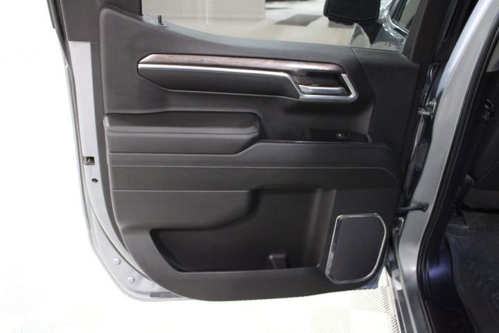 Used 2024 Chevrolet Silverado 1500 LTZ w/ LTZ Premium Package image 20