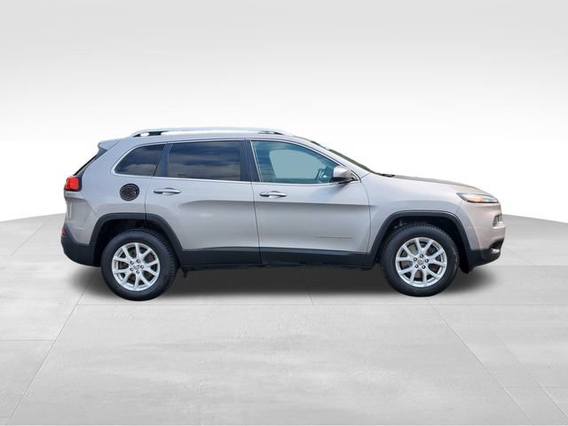 Used 2018 Jeep Cherokee Latitude Plus w/ Comfort/Convenience Group AWD/4WD image 6