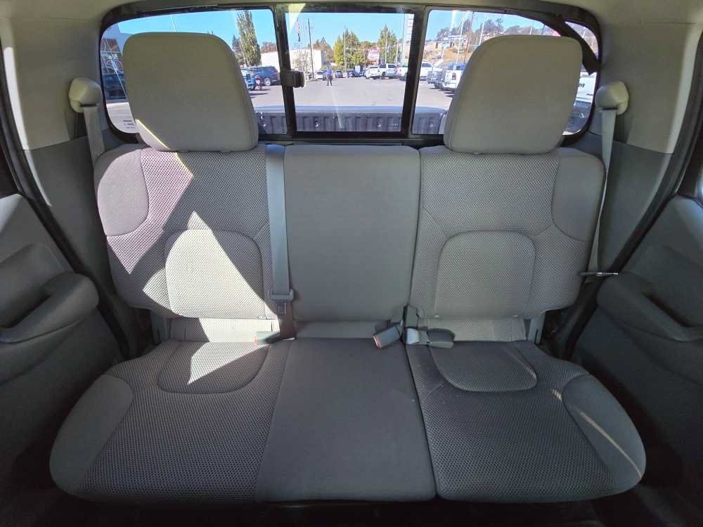 Used 2021 Nissan Frontier SV w/ Midnight Edition Floor Mats AWD/4WD image 17