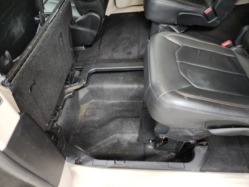 Used 2017 Chrysler Pacifica Touring-L FWD image 27