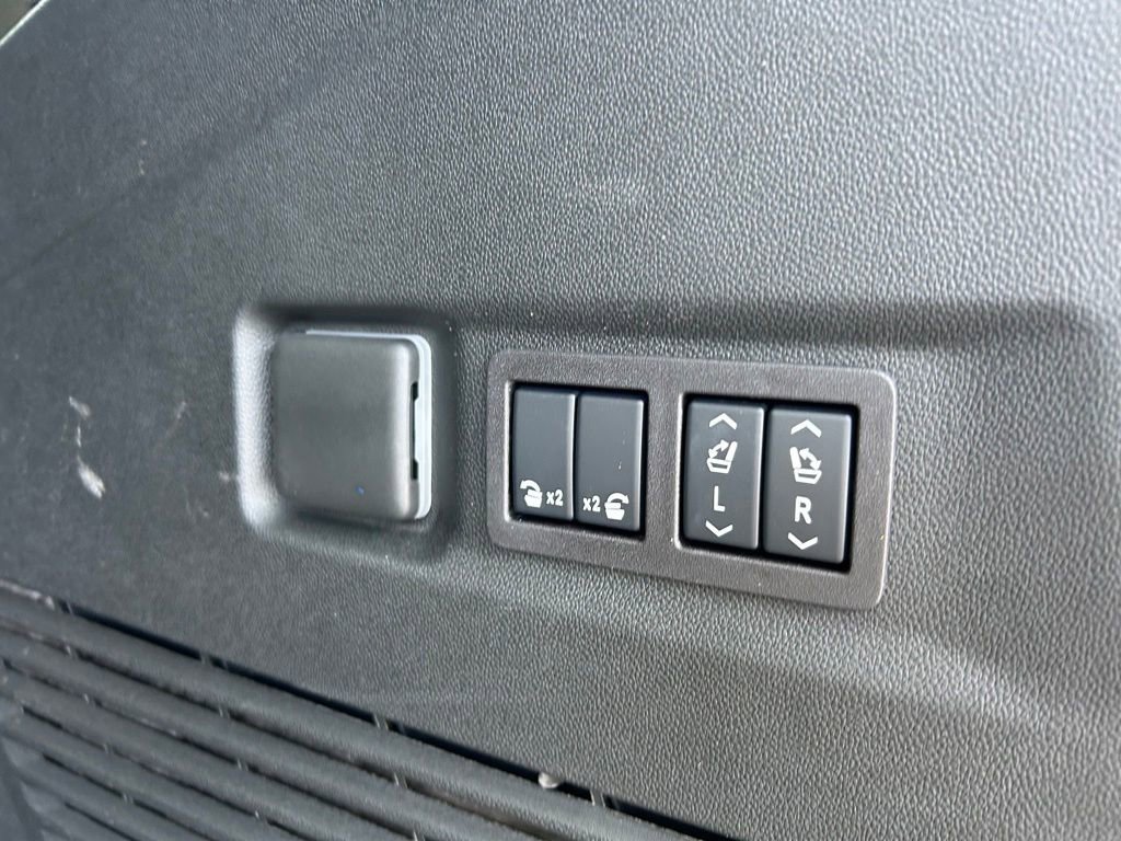 Used 2025 GMC Yukon XL Elevation w/ Elevation Premium Package RWD image 46