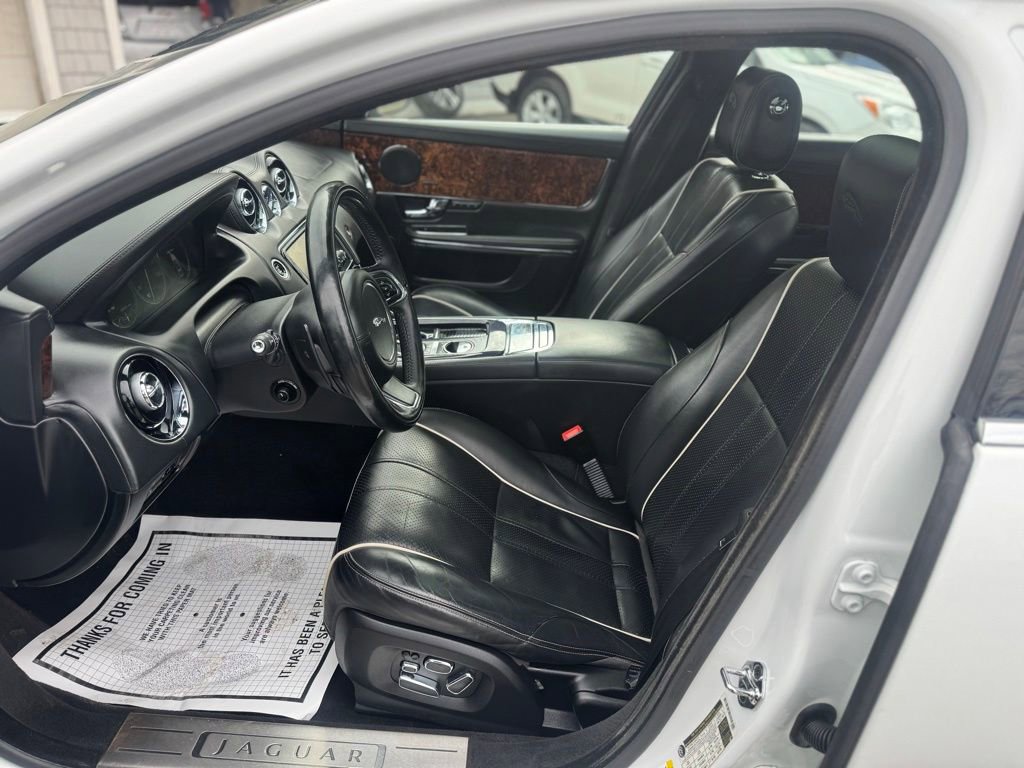 Used 2013 Jaguar XJ AWD image 31