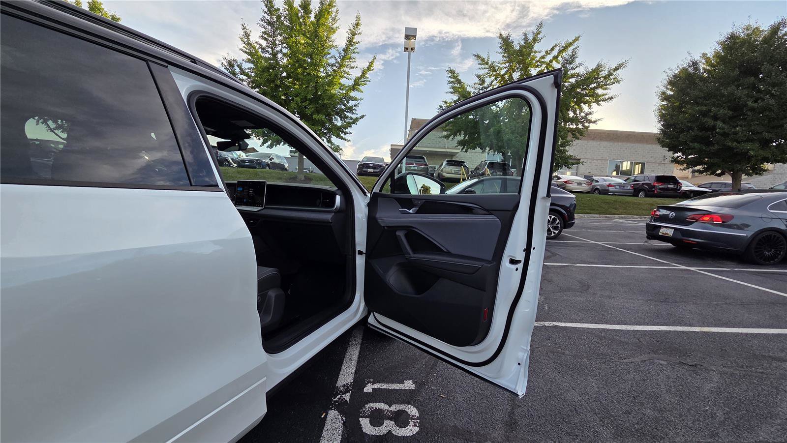 New 2026 Volkswagen Tiguan SE R-Line AWD/4WD image 61