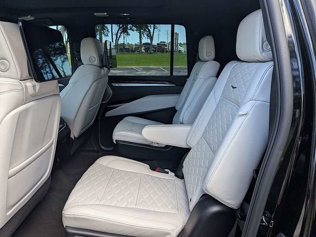 New 2026 Cadillac Escalade ESV Platinum Sport w/ LPO, ONYX Package AWD/4WD image 15