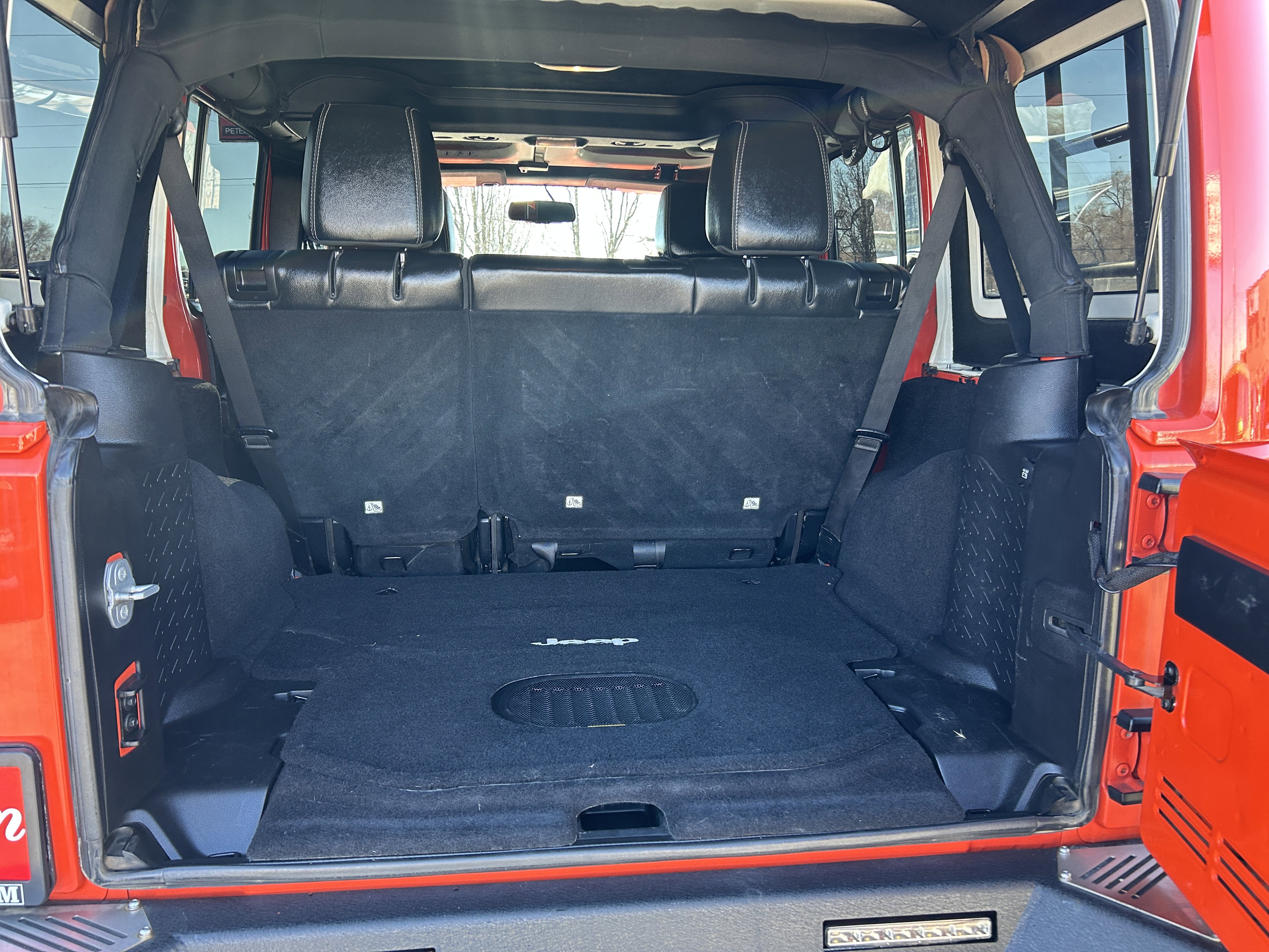 Used 2015 Jeep Wrangler Unlimited Rubicon w/ Connectivity Group image 9