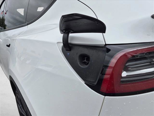 Used 2023 Tesla Model Y Performance AWD/4WD image 17
