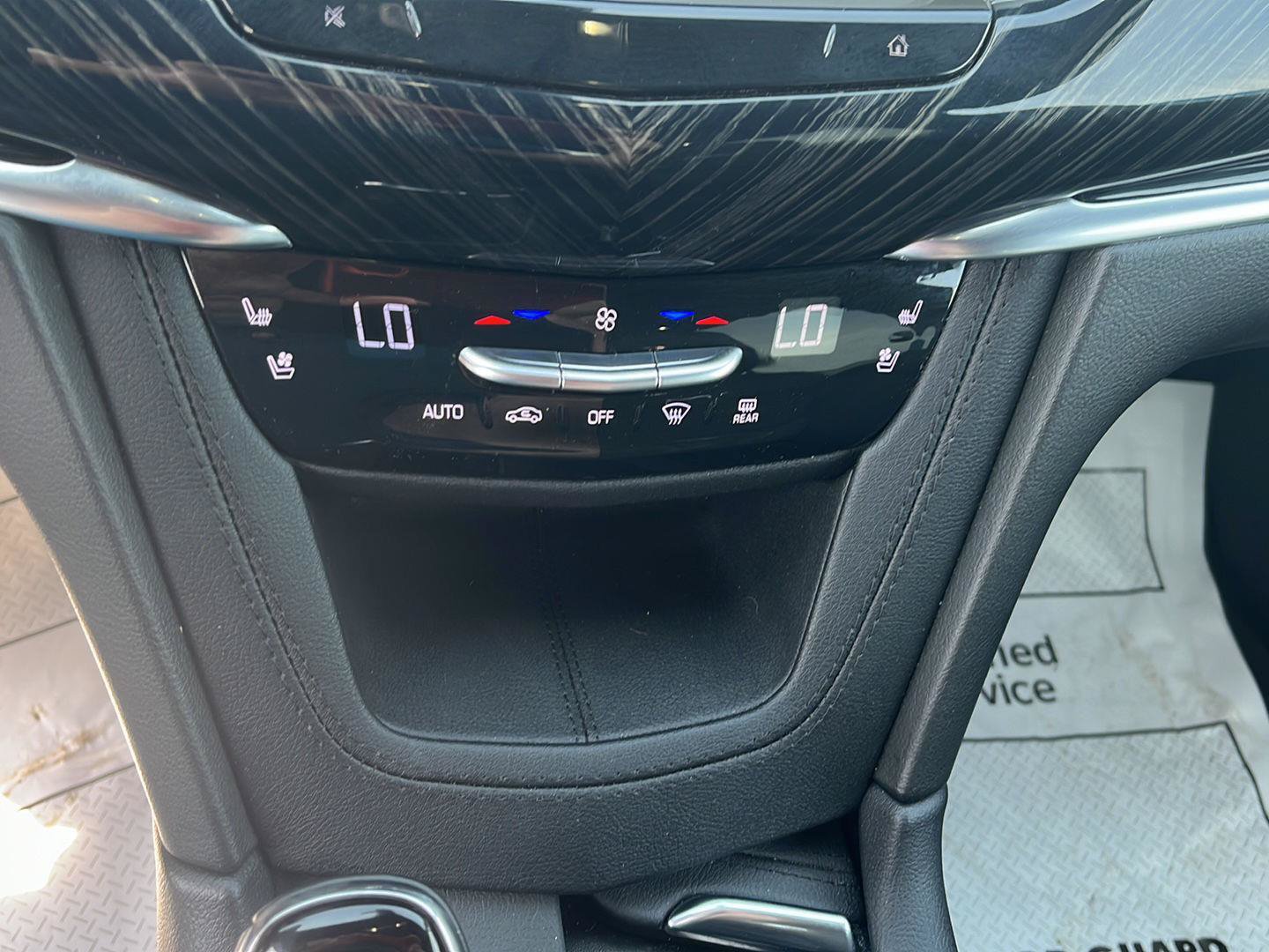 Used 2025 Cadillac XT6 Premium Luxury AWD/4WD image 15