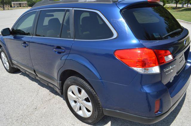 Used 2010 Subaru Outback 3.6R Limited AWD/4WD image 5