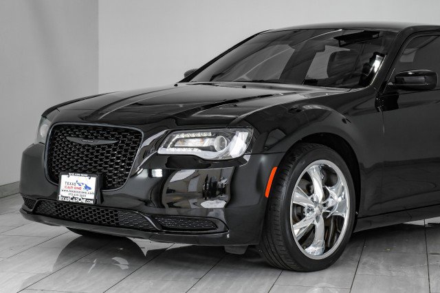 Used 2022 Chrysler 300 Touring w/ Sport Appearance Package image 57
