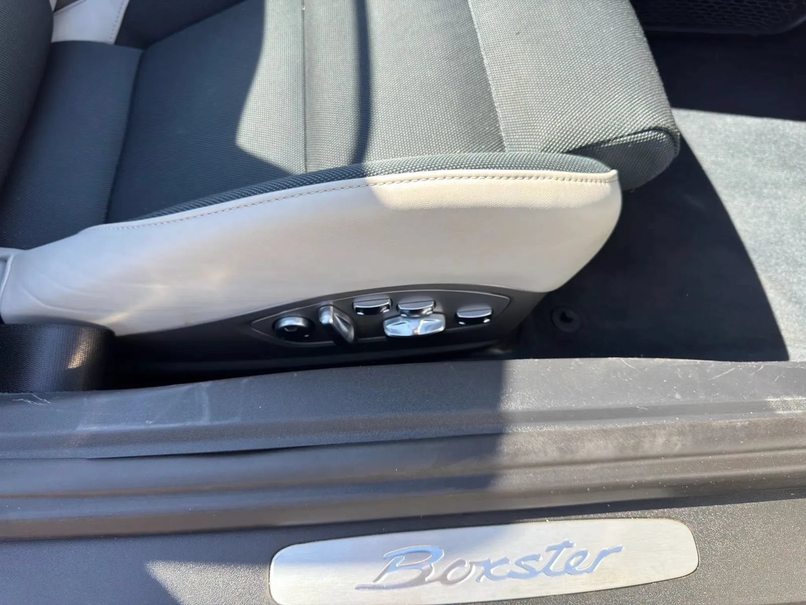 Used 2020 Porsche 718 Boxster RWD image 17