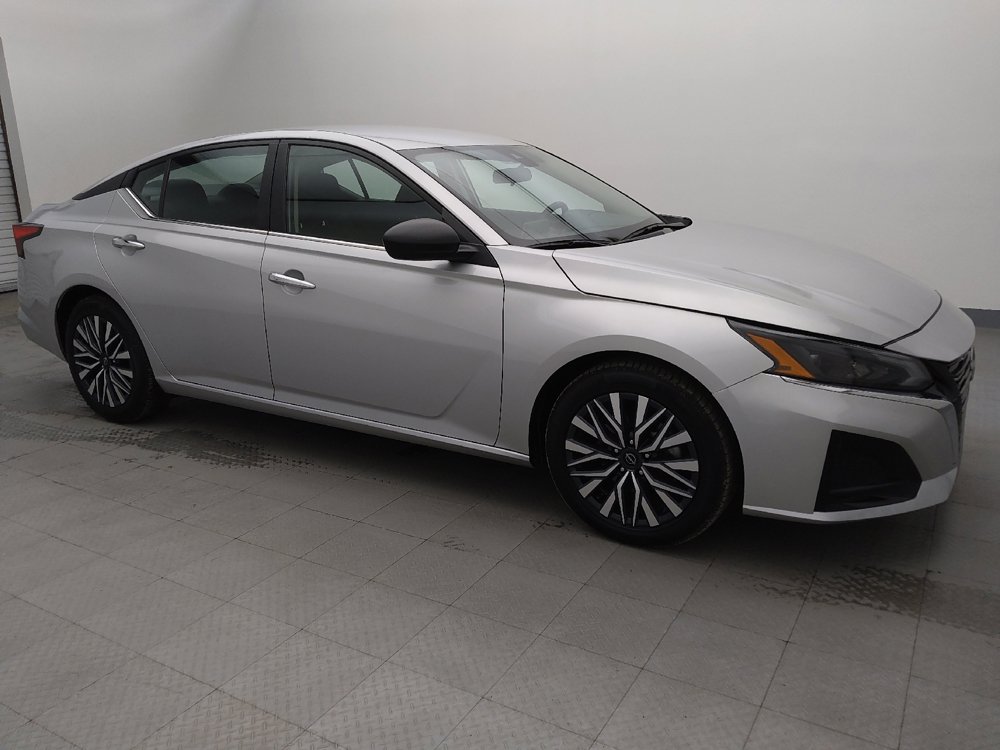 Used 2024 Nissan Altima 2.5 SV image 11