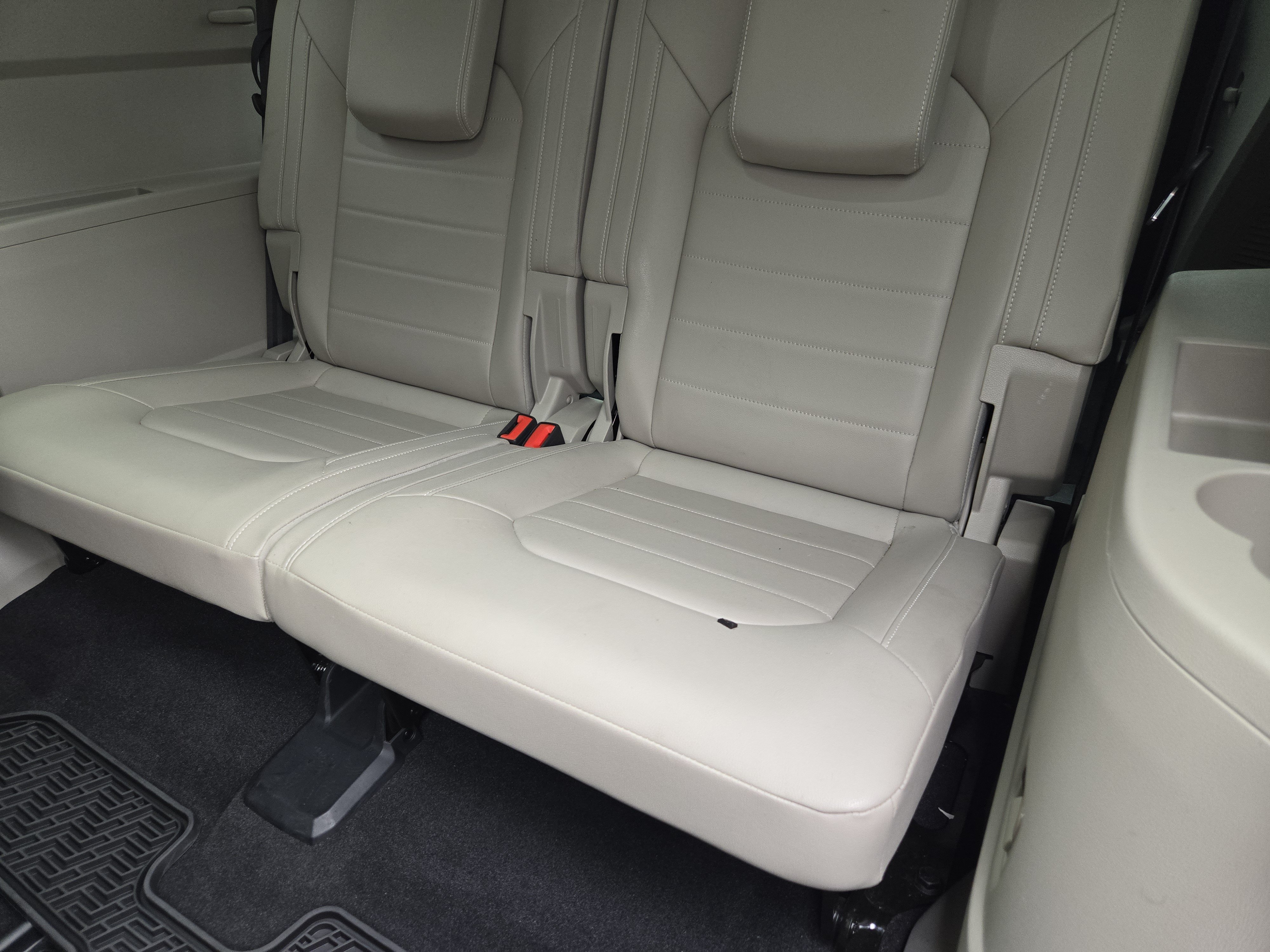 Used 2024 Volkswagen Atlas SEL AWD/4WD image 34