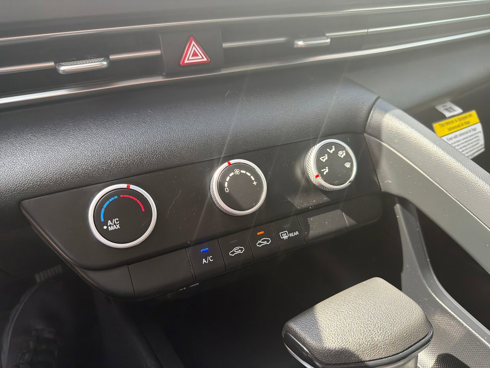 Used 2021 Hyundai Elantra SE w/ Preferred Accessory Package image 33