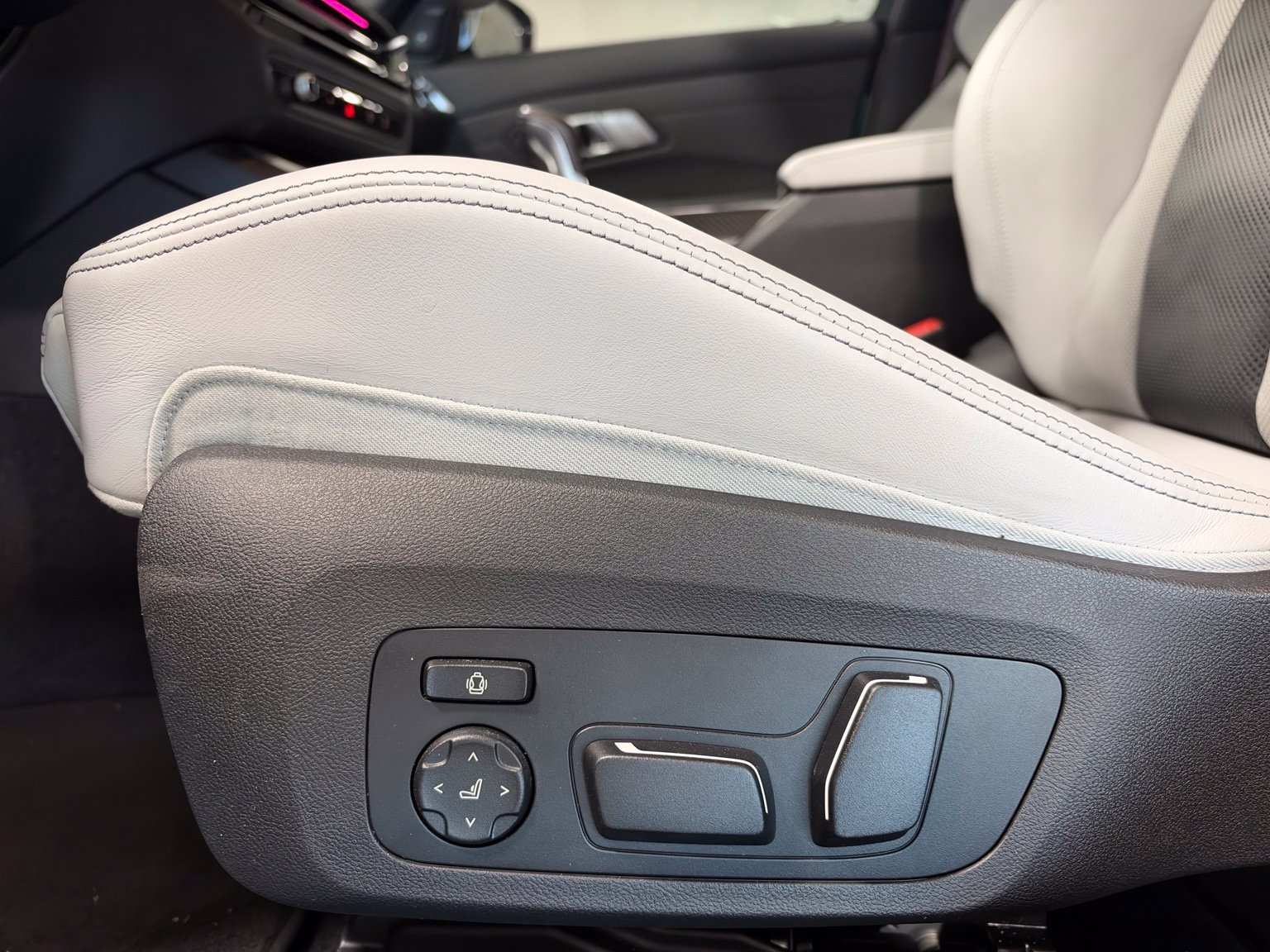 Used 2026 BMW M3 Competition AWD/4WD image 18