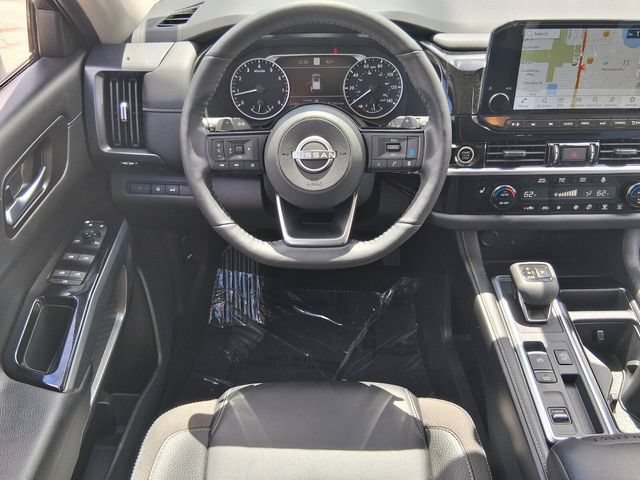 Used 2024 Nissan Pathfinder SL FWD image 15