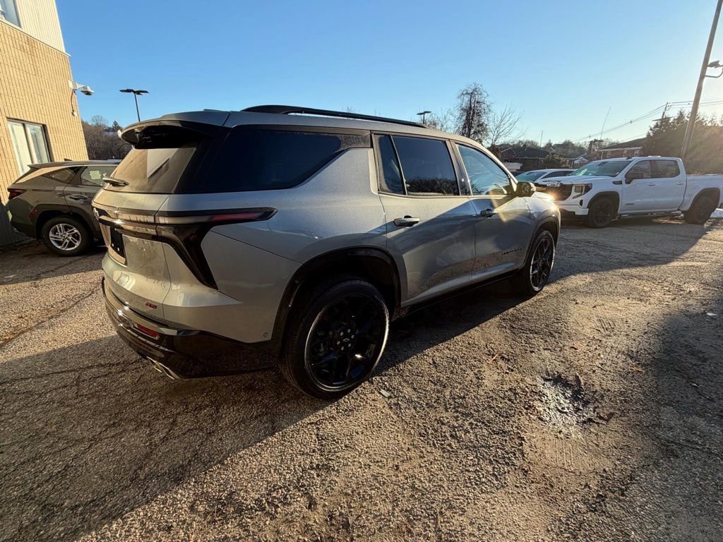 Used 2025 Chevrolet Traverse RS image 5