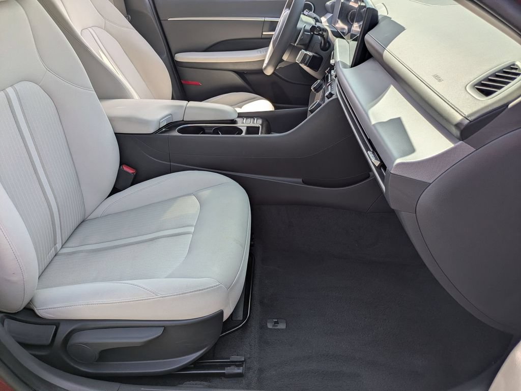 Used 2025 Hyundai Sonata SEL FWD image 28