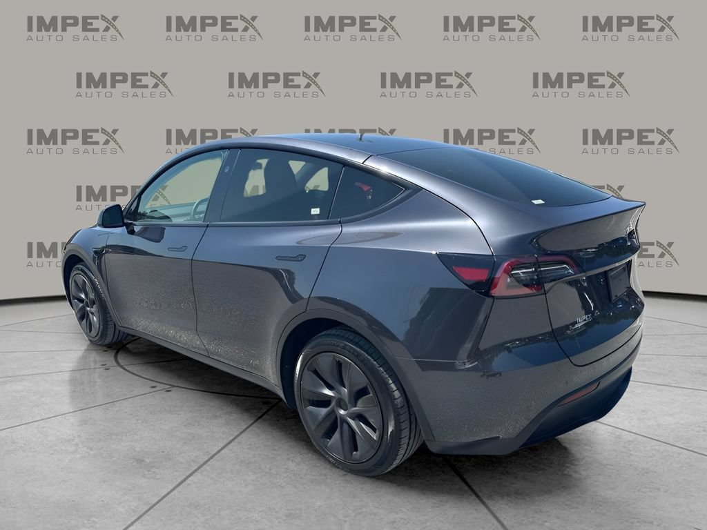 Used 2024 Tesla Model Y Long Range RWD image 2