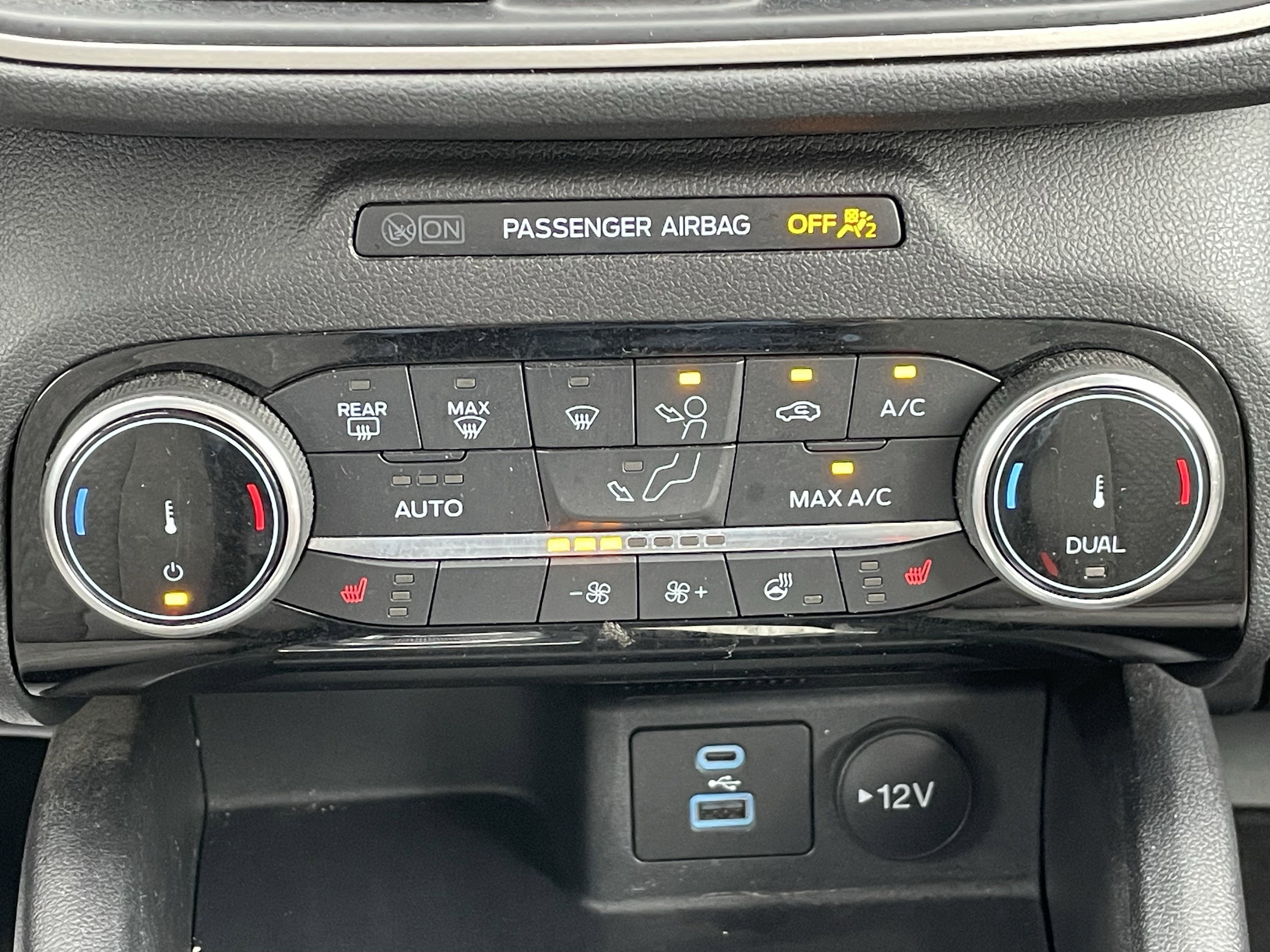 Used 2022 Ford Escape SE w/ Cold Weather Package image 24