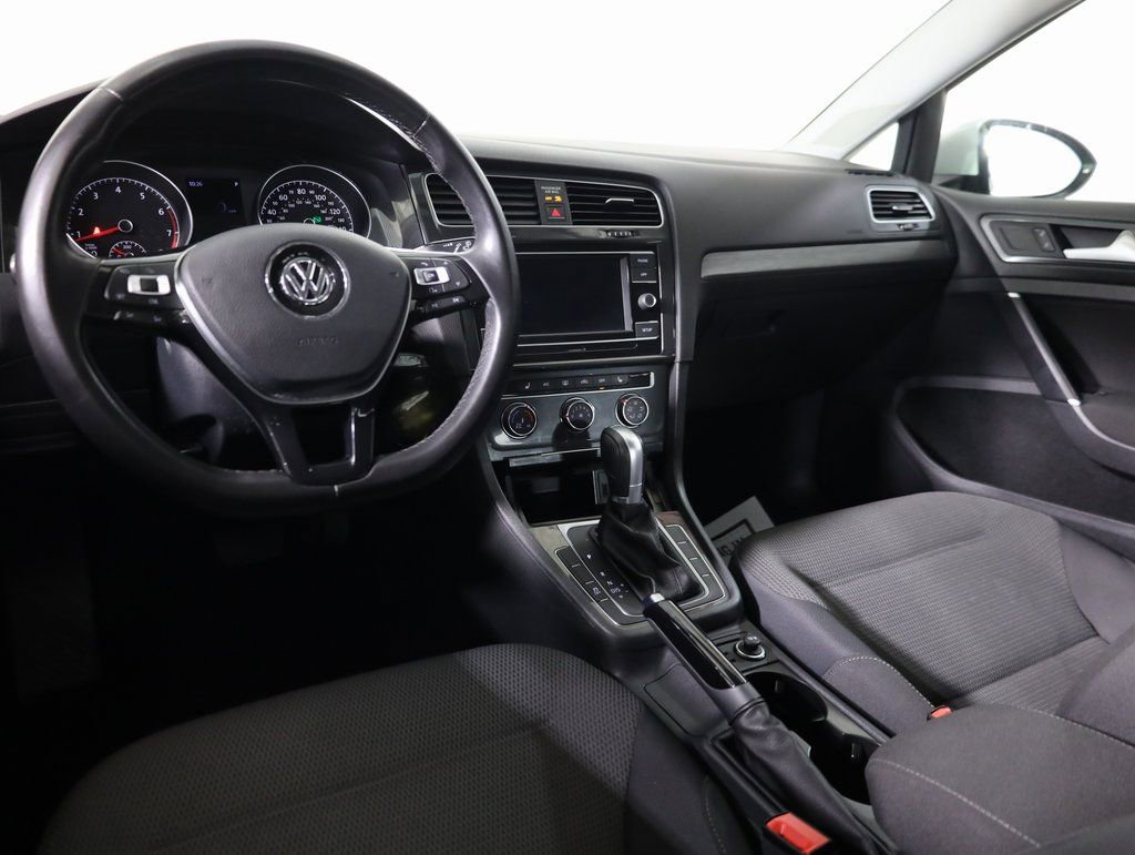 Used 2018 Volkswagen Golf S image 31