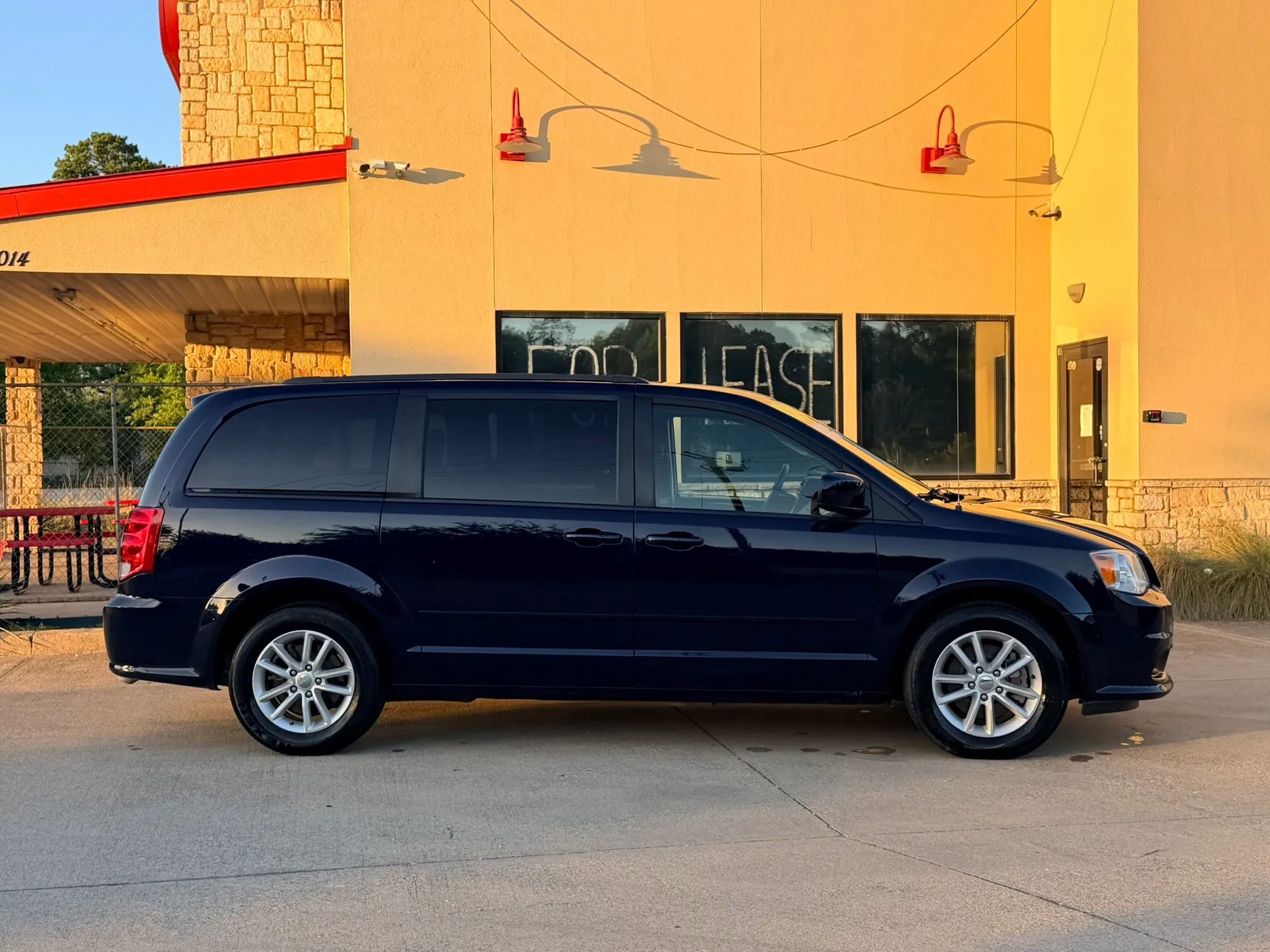 Used 2014 Dodge Grand Caravan SXT FWD image 6