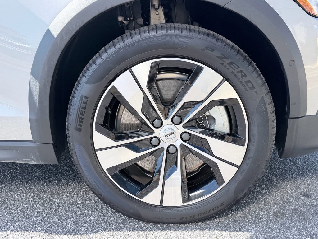 Used 2025 Volvo V60 B5 Cross Country Plus image 32