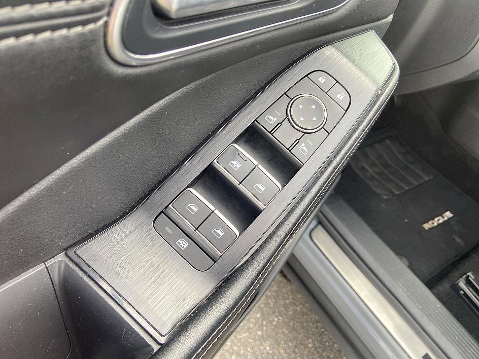 Used 2021 Nissan Rogue Platinum image 10