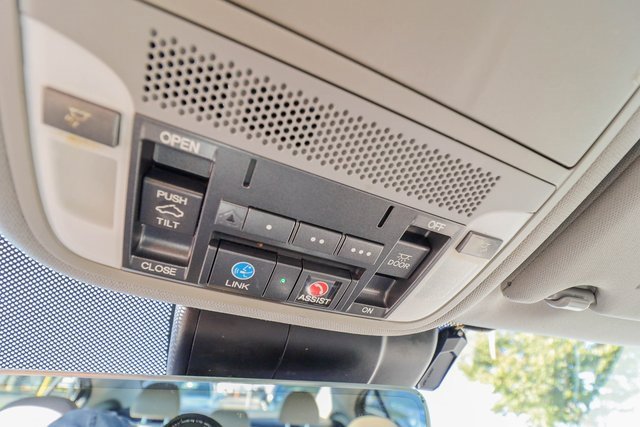 Used 2017 Acura TLX w/ Technology Package image 49