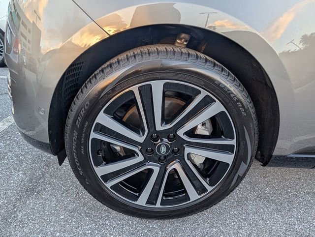 Used 2023 Land Rover Range Rover SE image 4