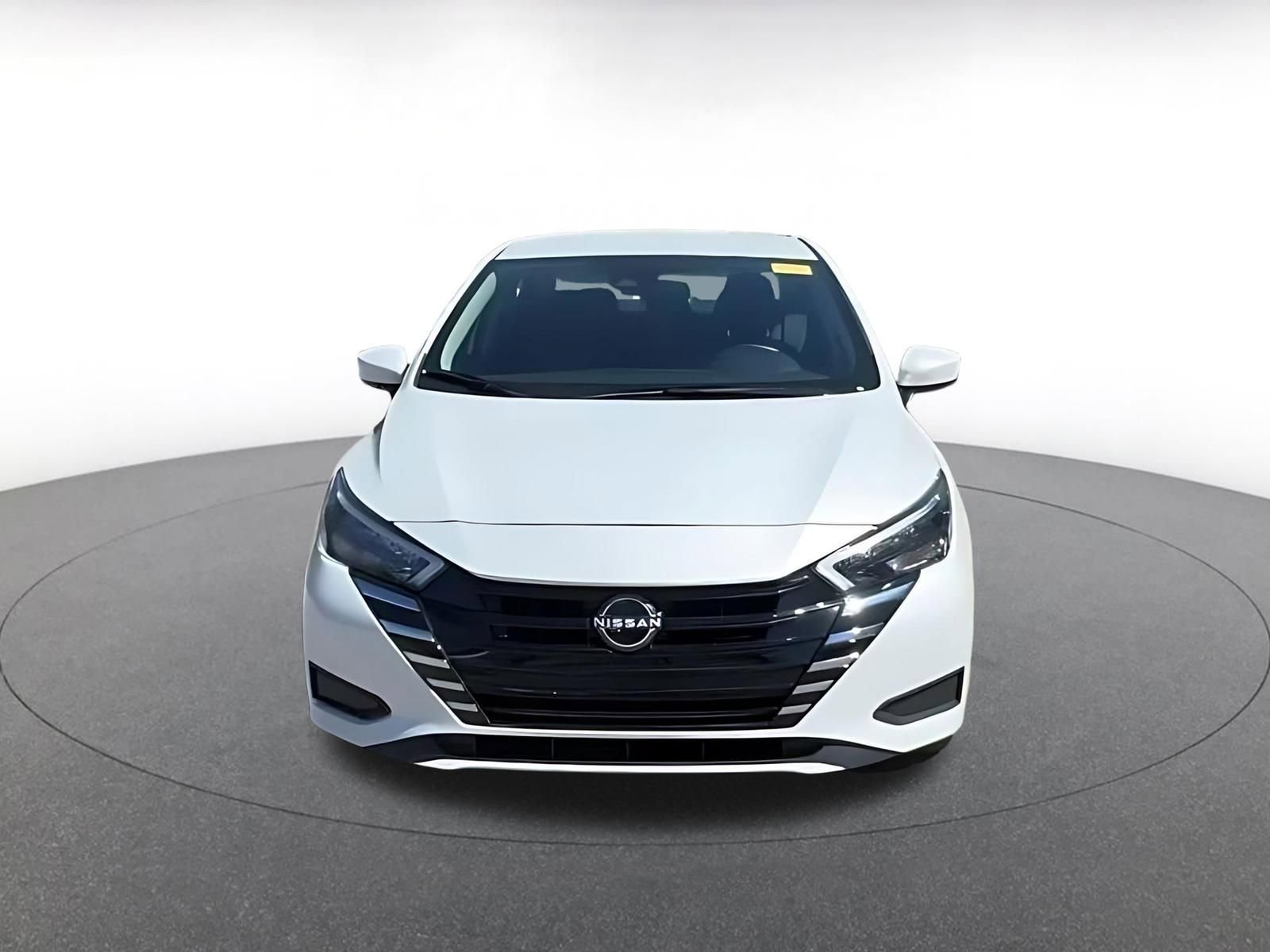 Used 2025 Nissan Versa SV image 4