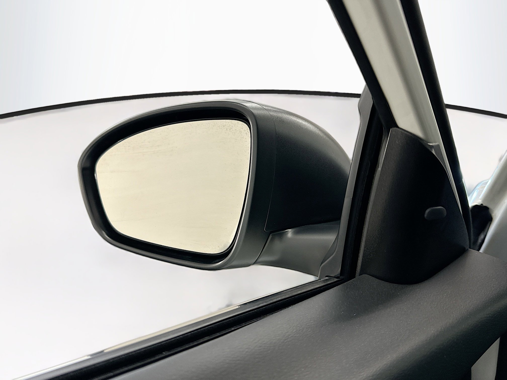 Used 2025 Nissan Altima 2.5 SV image 16