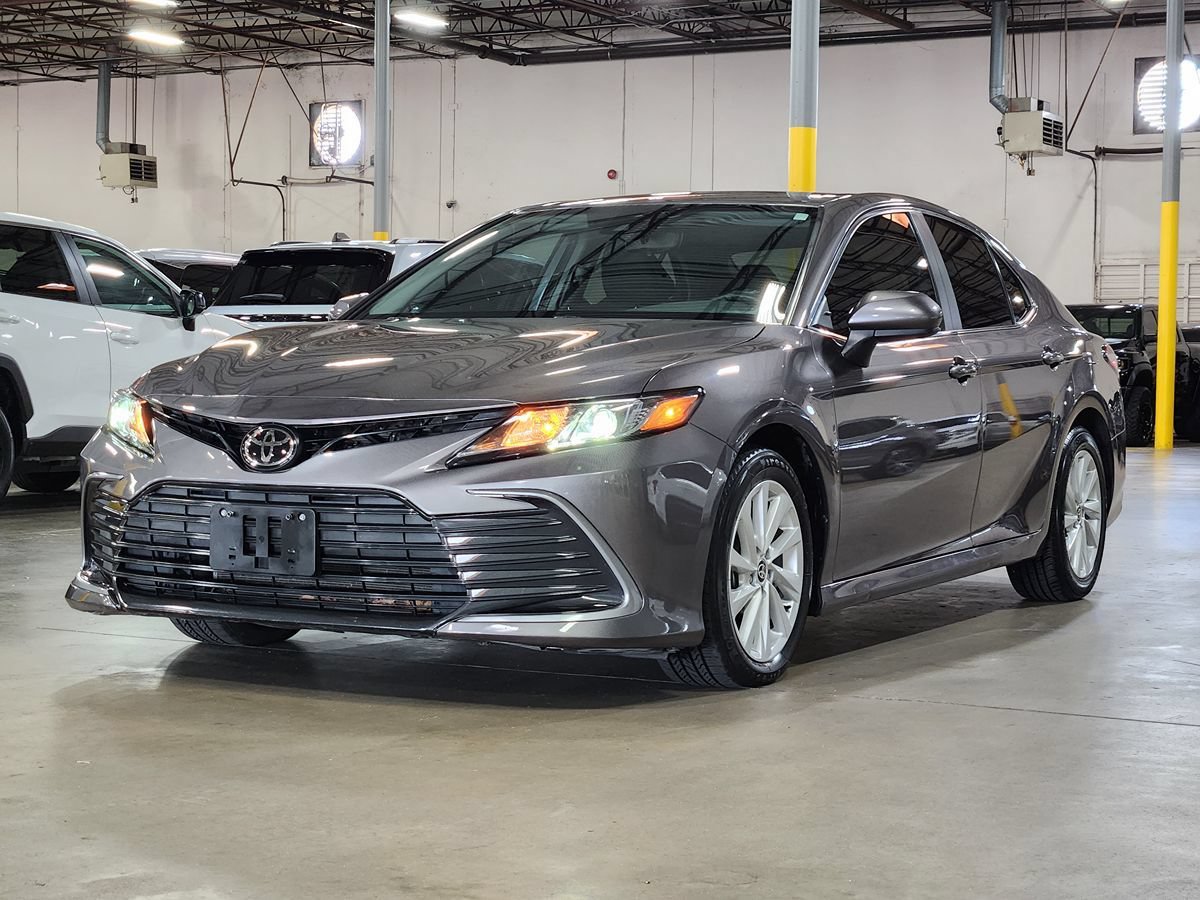 Used 2022 Toyota Camry LE FWD image 4