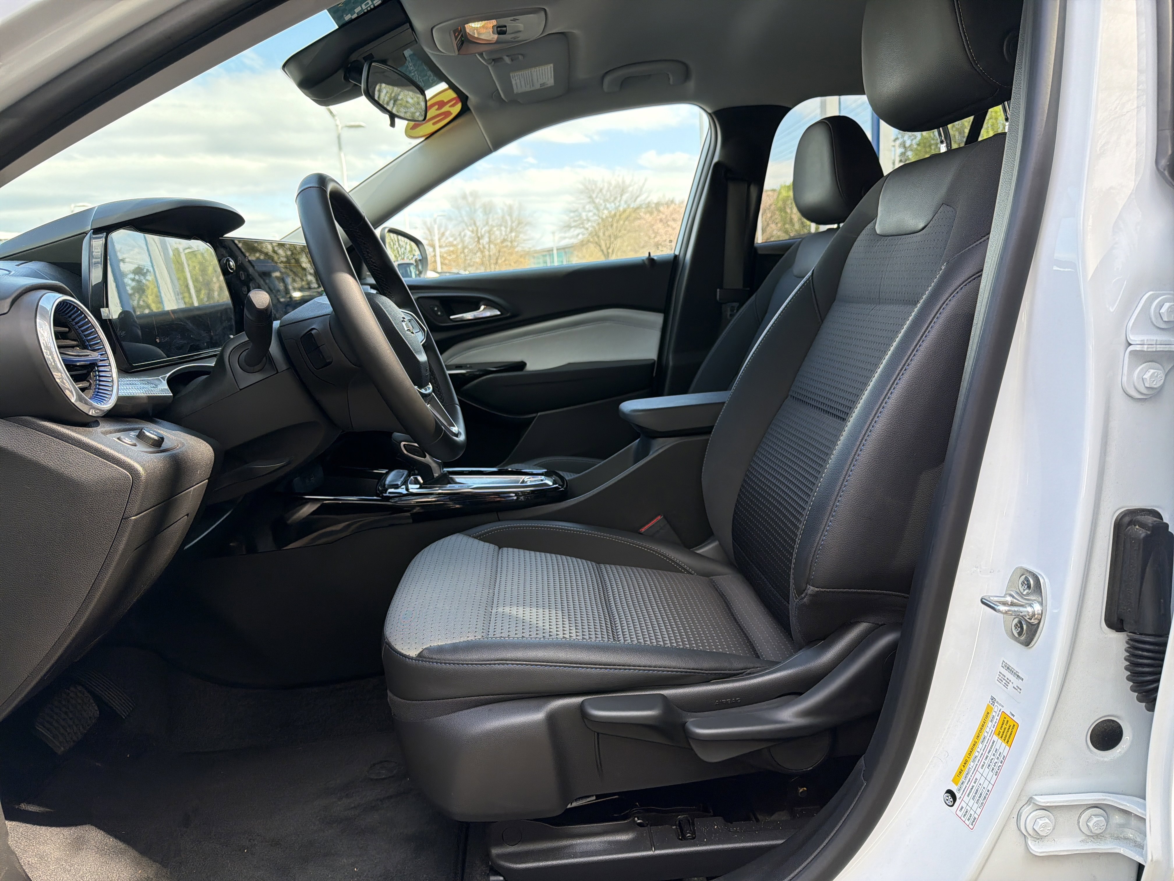 Used 2024 Chevrolet Trax LT w/ Driver Confidence Package image 16