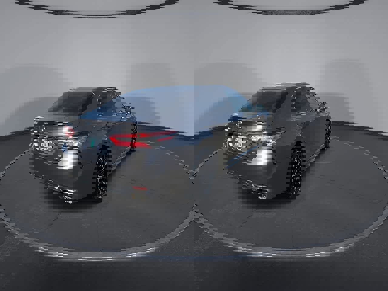 Used 2018 Toyota Camry XSE image 8