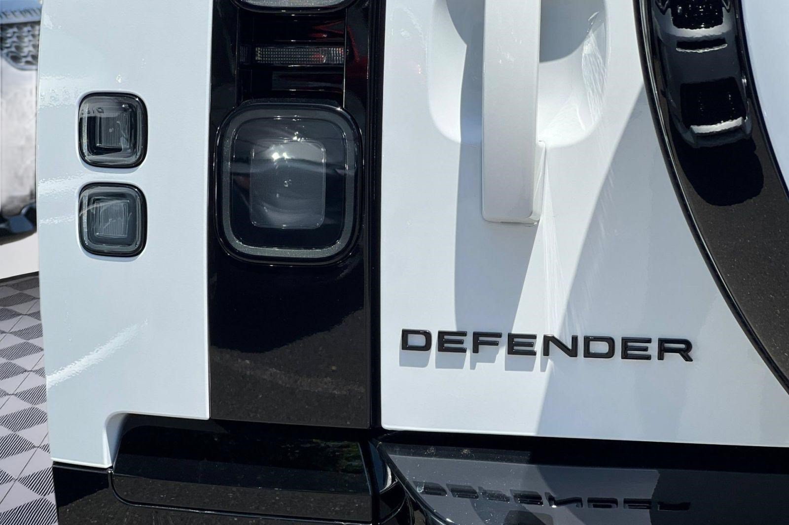New 2026 Land Rover Defender 130 X-Dynamic SE AWD/4WD image 25