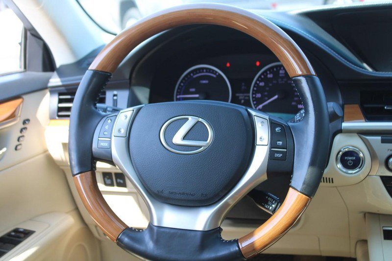 Used 2015 Lexus ES 300h w/ Navigation System Package FWD image 12