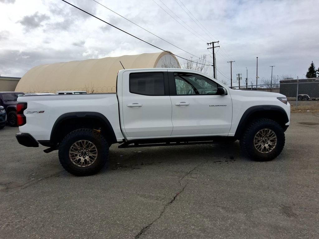 Used 2025 Chevrolet Colorado ZR2 w/ Technology Package AWD/4WD image 9