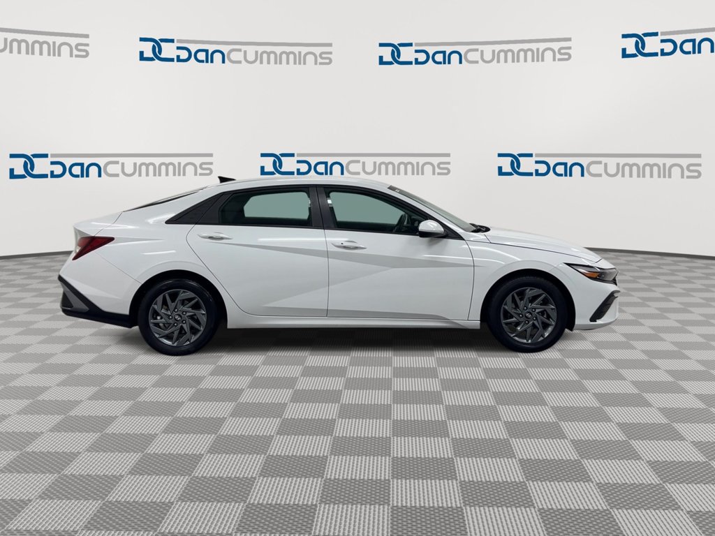 Used 2024 Hyundai Elantra SEL FWD image 9