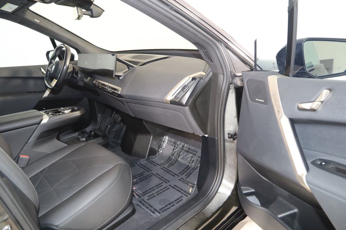 Used 2023 BMW iX xDrive50 w/ Sport Package AWD/4WD image 49