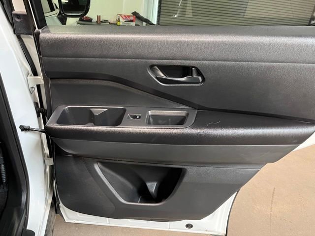 Used 2024 Nissan Pathfinder SV image 13