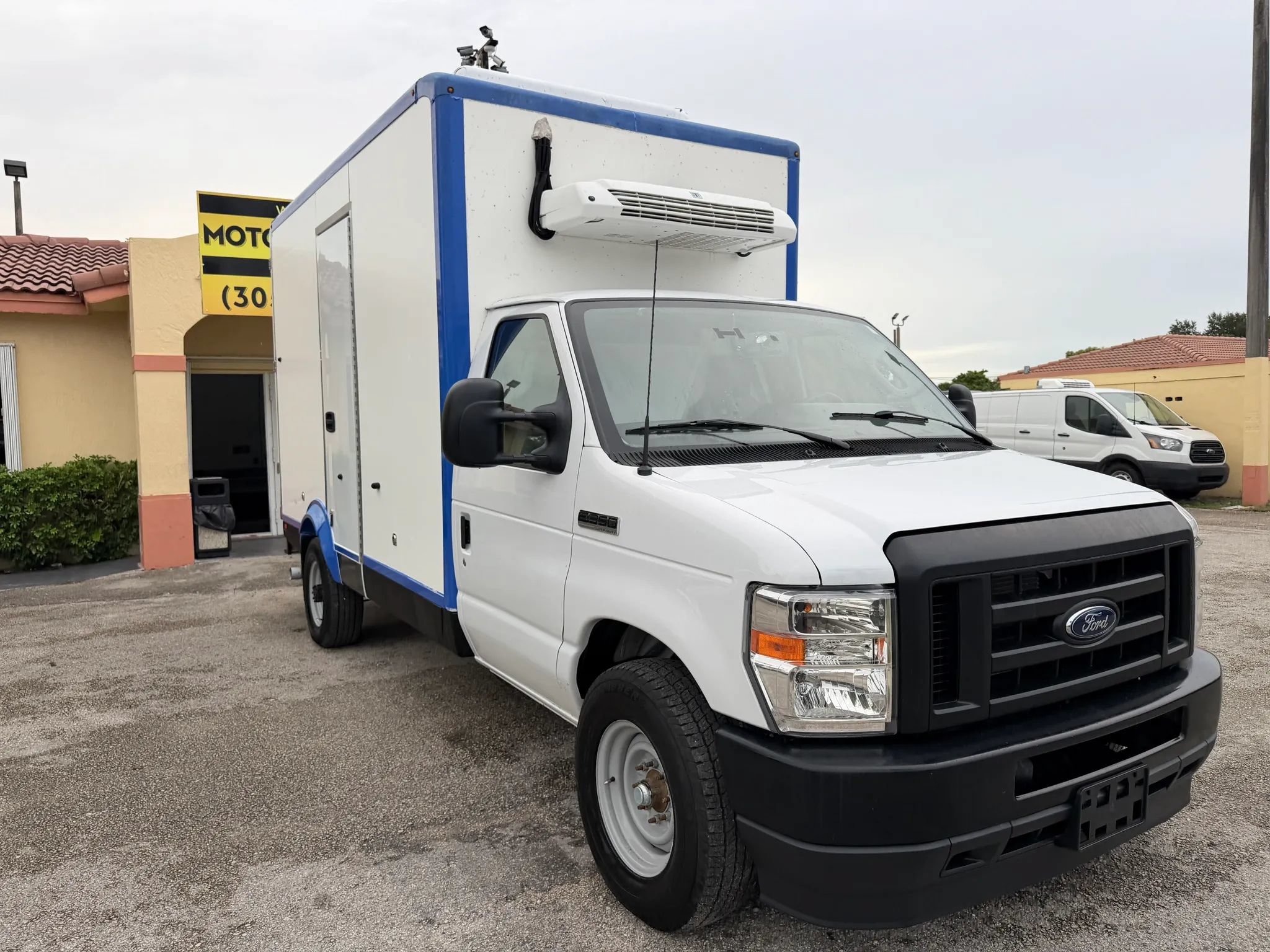 Used 2023 Ford E-350 and Econoline 350 Super Duty w/ Power Windows & Locks Group RWD image 9