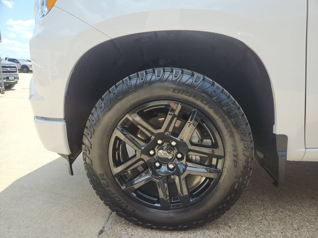 Used 2024 Chevrolet Silverado 1500 RST AWD/4WD image 16