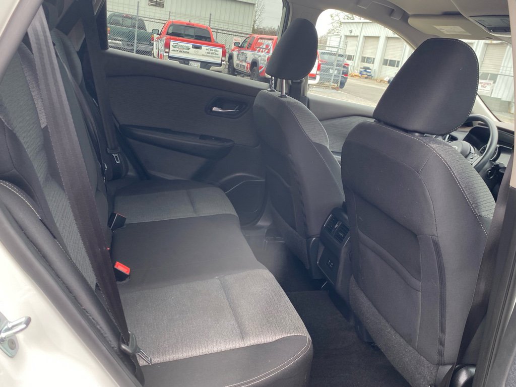 Used 2022 Nissan Rogue SV image 13