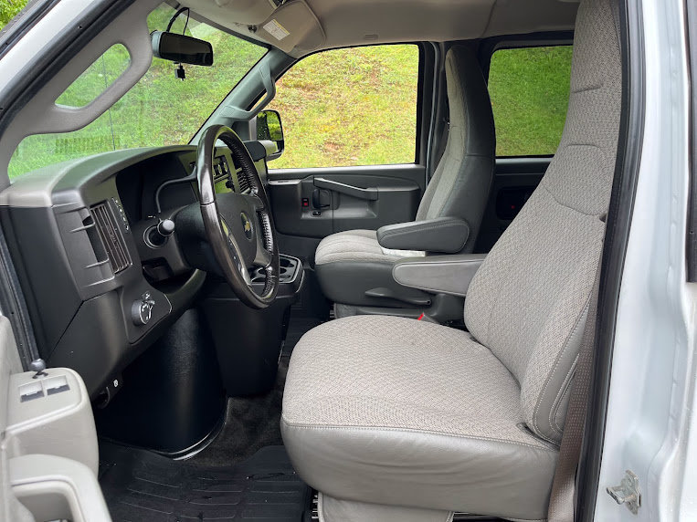 Used 2018 Chevrolet Express 2500 LT w/ LT Preferred Equipment Group RWD image 8
